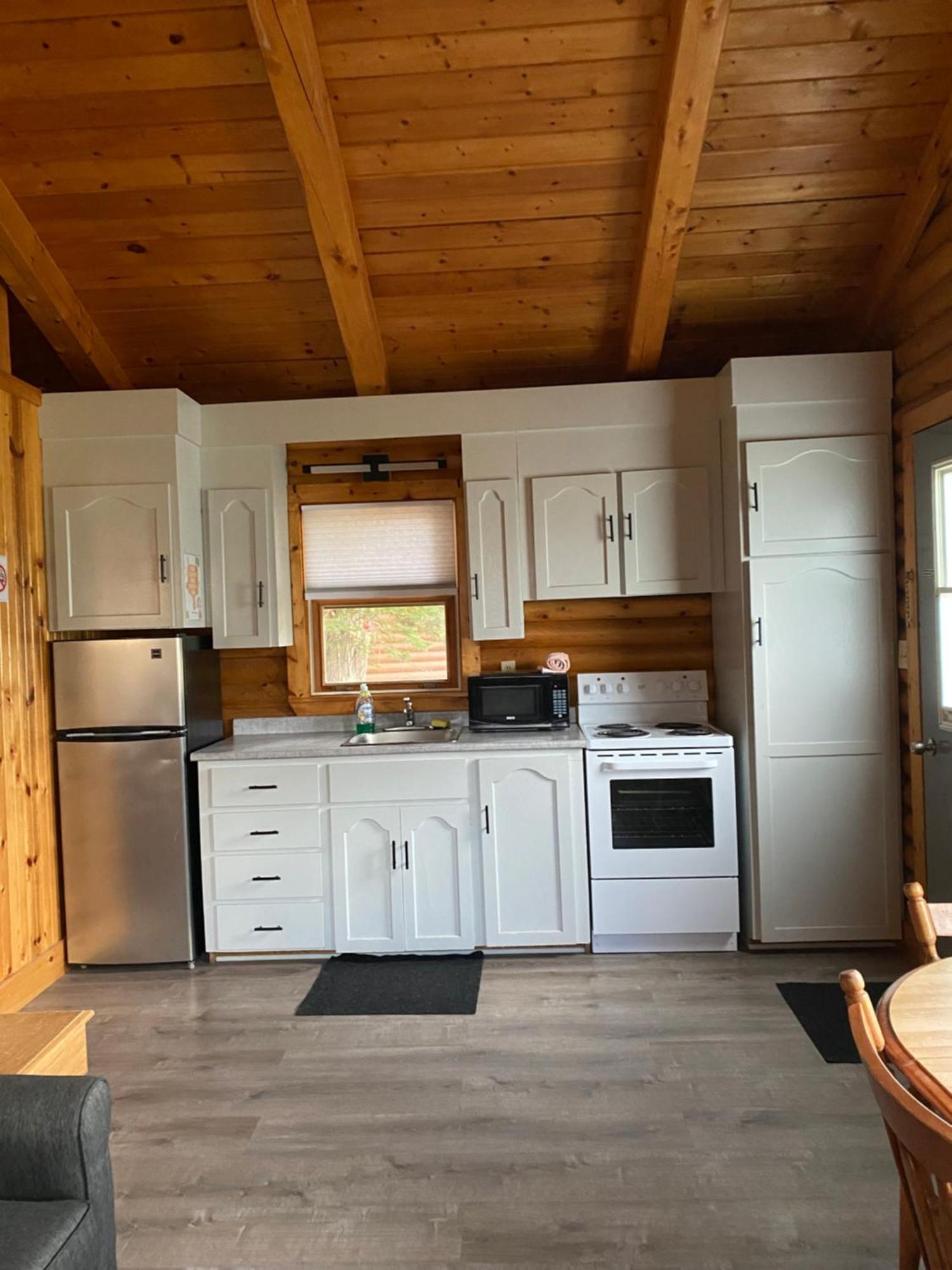 探险东部木屋和营地假日公园 Baddeck Inlet 外观 照片