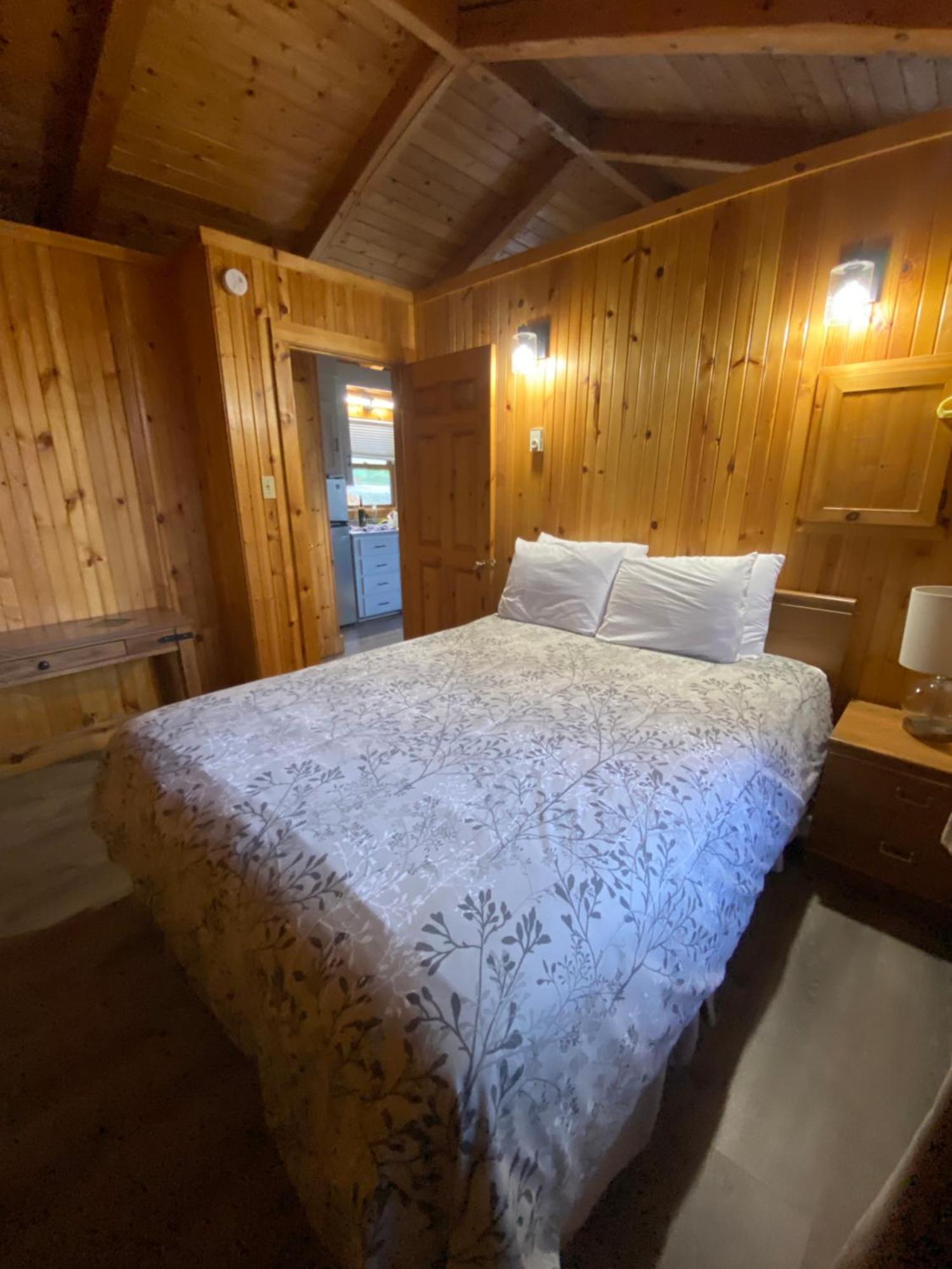 探险东部木屋和营地假日公园 Baddeck Inlet 外观 照片